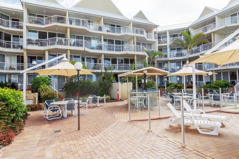 Crystal Beachfront Apartments - Surfers Gold Coast 1
