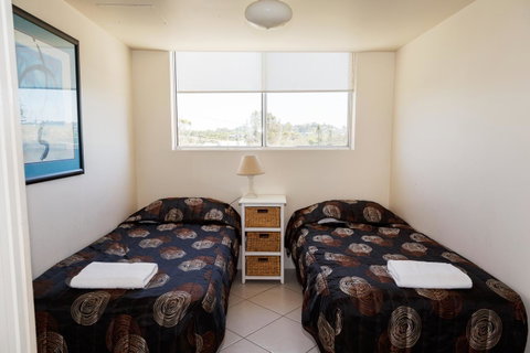 Crystal Beachfront Apartments - Surfers Gold Coast 26