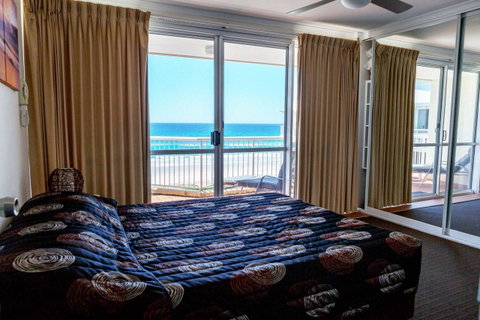 Crystal Beachfront Apartments - Surfers Gold Coast 41