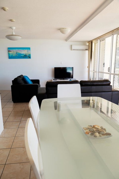 Crystal Beachfront Apartments - Surfers Gold Coast 6