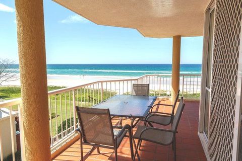 Crystal Beachfront Apartments - Surfers Gold Coast 17