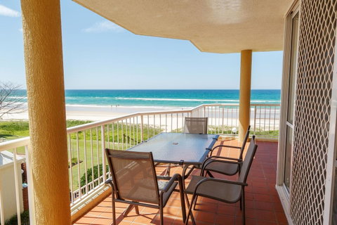 Crystal Beachfront Apartments - Surfers Gold Coast 11