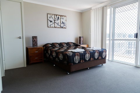 Crystal Beachfront Apartments - Surfers Gold Coast 9
