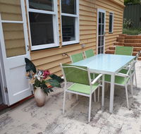 Retro Beach Flat - Surfers Gold Coast