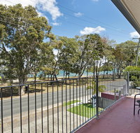 First floor unit close to shops park and waterfront - Surfers Gold Coast