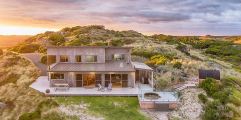 Porky Beach Retreat - King Island Escapes - Surfers Gold Coast 10