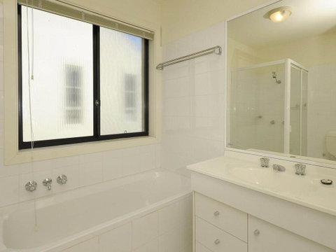 'Bagnall Views' 2/161 Government Rd - Stylish & Modern Duplex Across The Road To The Waters Edge - Surfers Gold Coast 1