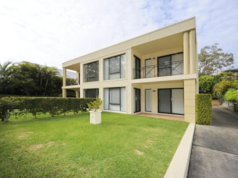 'Bagnall Views' 2/161 Government Rd - Stylish & Modern Duplex Across The Road To The Waters Edge - Surfers Gold Coast 0