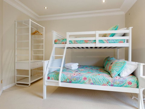 'Baylife Villa' 4a Warruga St - Large Home With WIFI, Netflix, Aircon, Linen & Spectacular Views - Surfers Gold Coast 1