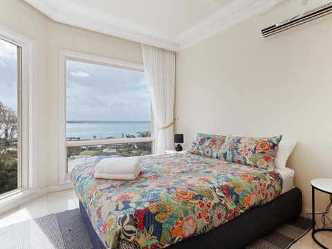 'Baylife Villa' 4a Warruga St - Large Home With WIFI, Netflix, Aircon, Linen & Spectacular Views - Surfers Gold Coast 2