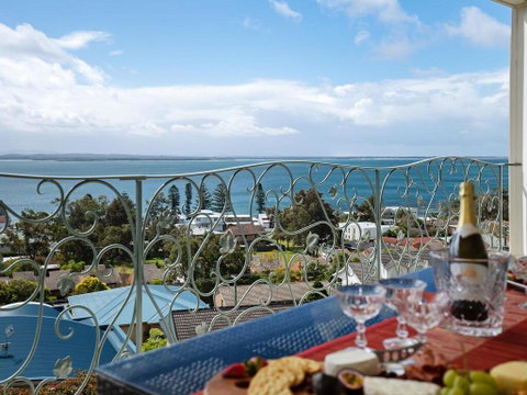 'Baylife Villa' 4a Warruga St - Large Home With WIFI, Netflix, Aircon, Linen & Spectacular Views - Surfers Gold Coast 0