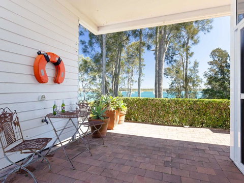'Corlette Waterfront', 2/44 Danalene Parade - Waterfront Luxury, WIFI, Aircon, Boat Parking - Surfers Gold Coast 3