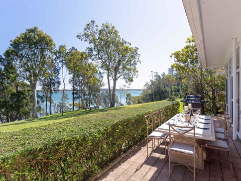 'Corlette Waterfront', 2/44 Danalene Parade - Waterfront Luxury, WIFI, Aircon, Boat Parking - Surfers Gold Coast 2