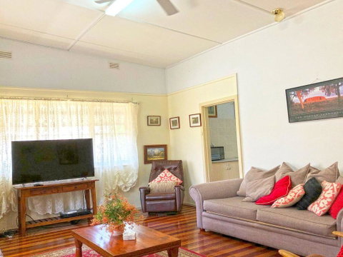 'Daves Place', 27 Rigney St - Holiday House With WIFI, Aircon & Boat Parking - Surfers Gold Coast 1