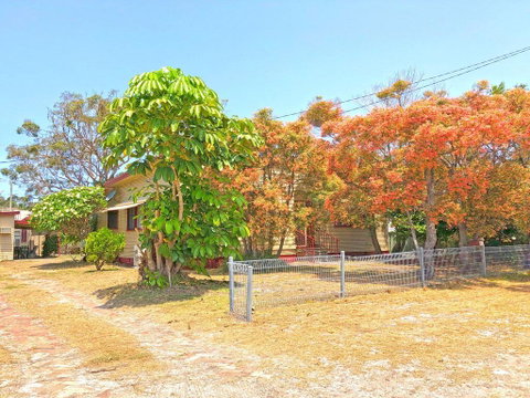 'Daves Place', 27 Rigney St - Holiday House With WIFI, Aircon & Boat Parking - Surfers Gold Coast 0