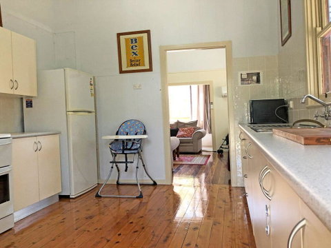 'Daves Place', 27 Rigney St - Holiday House With WIFI, Aircon & Boat Parking - Surfers Gold Coast 2