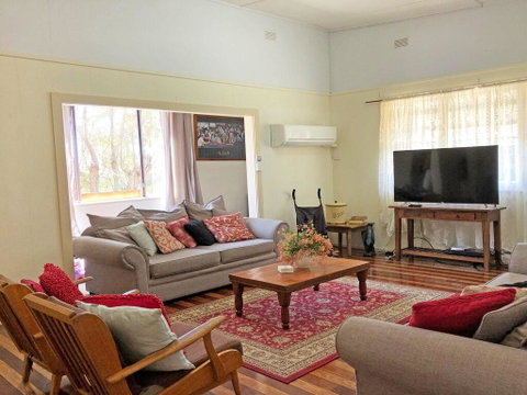 'Daves Place', 27 Rigney St - Holiday House With WIFI, Aircon & Boat Parking - Surfers Gold Coast 3