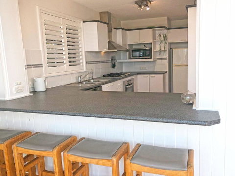 'Mooring One Downstairs', 23 Shoal Bay Rd - Fantastic Ground Floor Duplex With Views, WIFI And Air Conditioning - Surfers Gold Coast 2