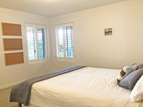 'Mooring One Downstairs', 23 Shoal Bay Rd - Fantastic Ground Floor Duplex With Views, WIFI And Air Conditioning - Surfers Gold Coast 3