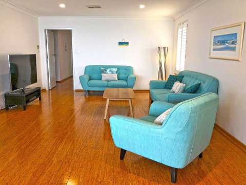 'Mooring Two Upstairs', 23 Shoal Bay Rd - Stunning Views, WIFI, Air Conditioning And Boat Parking - Surfers Gold Coast 3