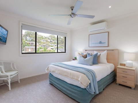 'Sandy Point Haven', 21a Sandy Point Rd - Stylish Haven With WIFI, Air Conditioning & Water Views - Surfers Gold Coast 0