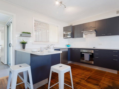 'Shoalz', 28 Rigney Street - Renovated Pet Friendly Cottage & Boat Parking - Surfers Gold Coast 3