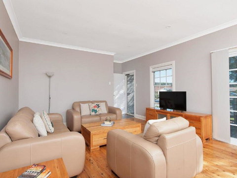 'The Croft' 11 Boulder Bay Rd - Cosy Beach House With Aircon & Only 270m To The Beach - Surfers Gold Coast 2