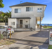'Yacaaba' Beautiful Waterfront Location - Surfers Gold Coast