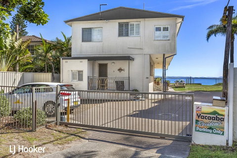 'Yacaaba' Beautiful Waterfront Location - Surfers Gold Coast 0