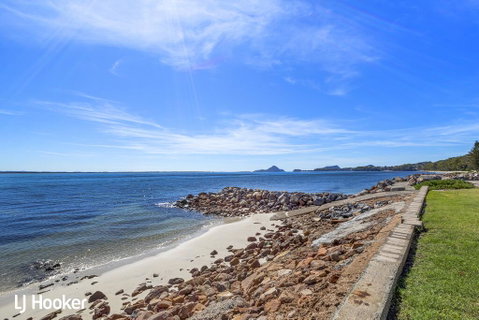 'Yacaaba' Beautiful Waterfront Location - Surfers Gold Coast 1