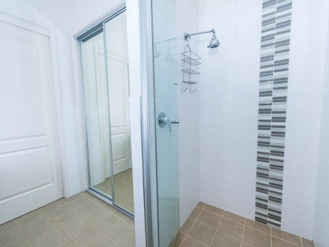 1 'Florida', 5 Lillian Street - 2 Min Walk To Beach, Shops & Restaurants - Surfers Gold Coast 2