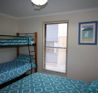 1 Naiad Court - Lowset family home with swimming pool and covered deck. Pet friendly - Surfers Gold Coast