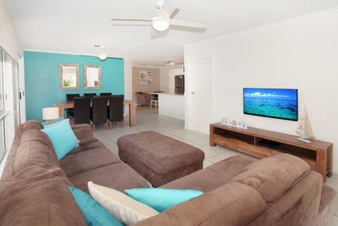 1/882 David Low Way Marcoola - 500 Bond, Linen Included, Pet Friendly - Surfers Gold Coast 3