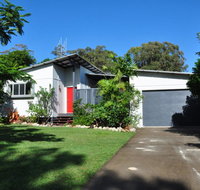 10 Double Island Drive - Modern family home centrally located swimming pool  outdoor area - Surfers Gold Coast