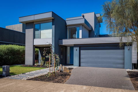 10 Sands Bvd - Surfers Gold Coast 1