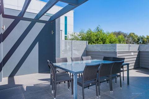 10 Sands Bvd - Surfers Gold Coast 3