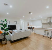 118 Refreshing 3BR Werribee Family House - Surfers Gold Coast