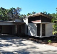 12 Satinwood Drive - Family home with swimming pool located in natural bushland and close to beach - Surfers Gold Coast
