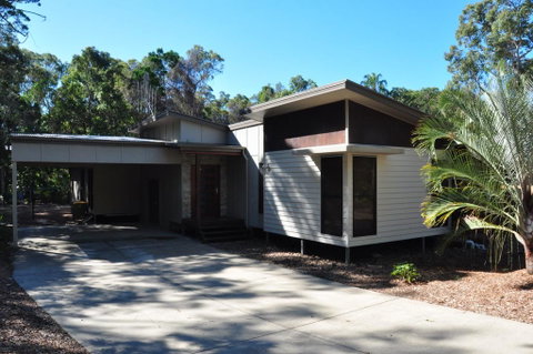 12 Satinwood Drive - Family Home With Swimming Pool Located In Natural Bushland And Close To Beach - Surfers Gold Coast 0
