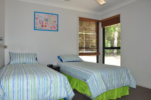 12 Satinwood Drive - Family Home With Swimming Pool Located In Natural Bushland And Close To Beach - Surfers Gold Coast 2