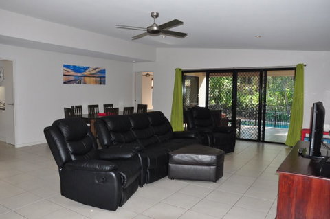 12 Satinwood Drive - Family Home With Swimming Pool Located In Natural Bushland And Close To Beach - Surfers Gold Coast 1