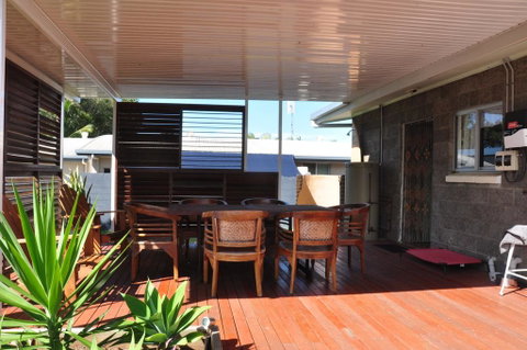 12 Zircon Street - Renovated Beach Shack With The Perfect Blend Of Comfort And Coastal Cool - Surfers Gold Coast 1