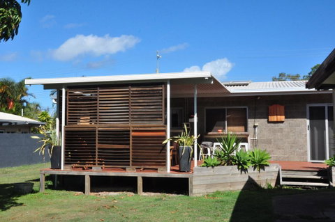 12 Zircon Street - Renovated Beach Shack With The Perfect Blend Of Comfort And Coastal Cool - Surfers Gold Coast 3