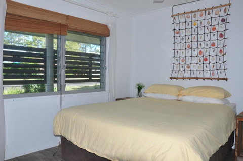 12 Zircon Street - Renovated Beach Shack With The Perfect Blend Of Comfort And Coastal Cool - Surfers Gold Coast 2