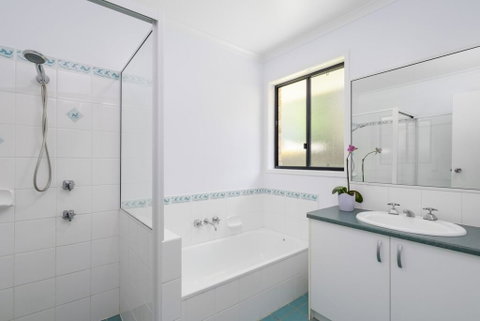 13 Orania Court, Rainbow Shores - Pool, Sleeps 8, Air Conditioning, Fire Pit - Surfers Gold Coast 1