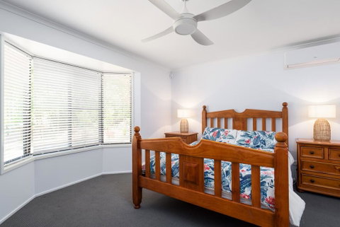 13 Orania Court, Rainbow Shores - Pool, Sleeps 8, Air Conditioning, Fire Pit - Surfers Gold Coast 2