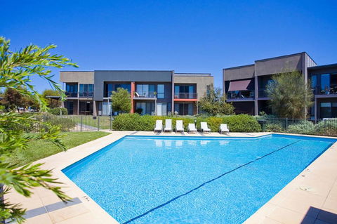 13 Shore Place - Surfers Gold Coast 1