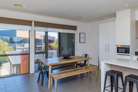 13 Shore Place - Surfers Gold Coast 0