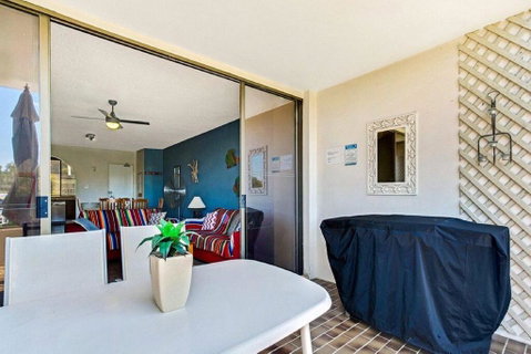14 'THE DUNES', 38 MARINE DR - LARGE UNIT WITH POOL, TENNIS COURT AND DIRECTLY ACROSS FROM FINGAL - Surfers Gold Coast 1