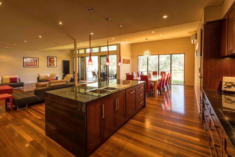 141 Providence Drive, Bowhill - Surfers Gold Coast 2